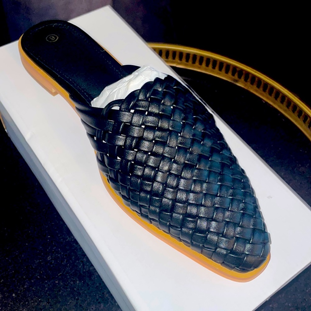NWT Black Braided Mules Sz9